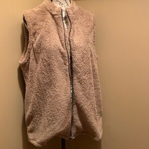 NWT Suzanne Betro fuzzy vest tan 1x w/ pockets (229)